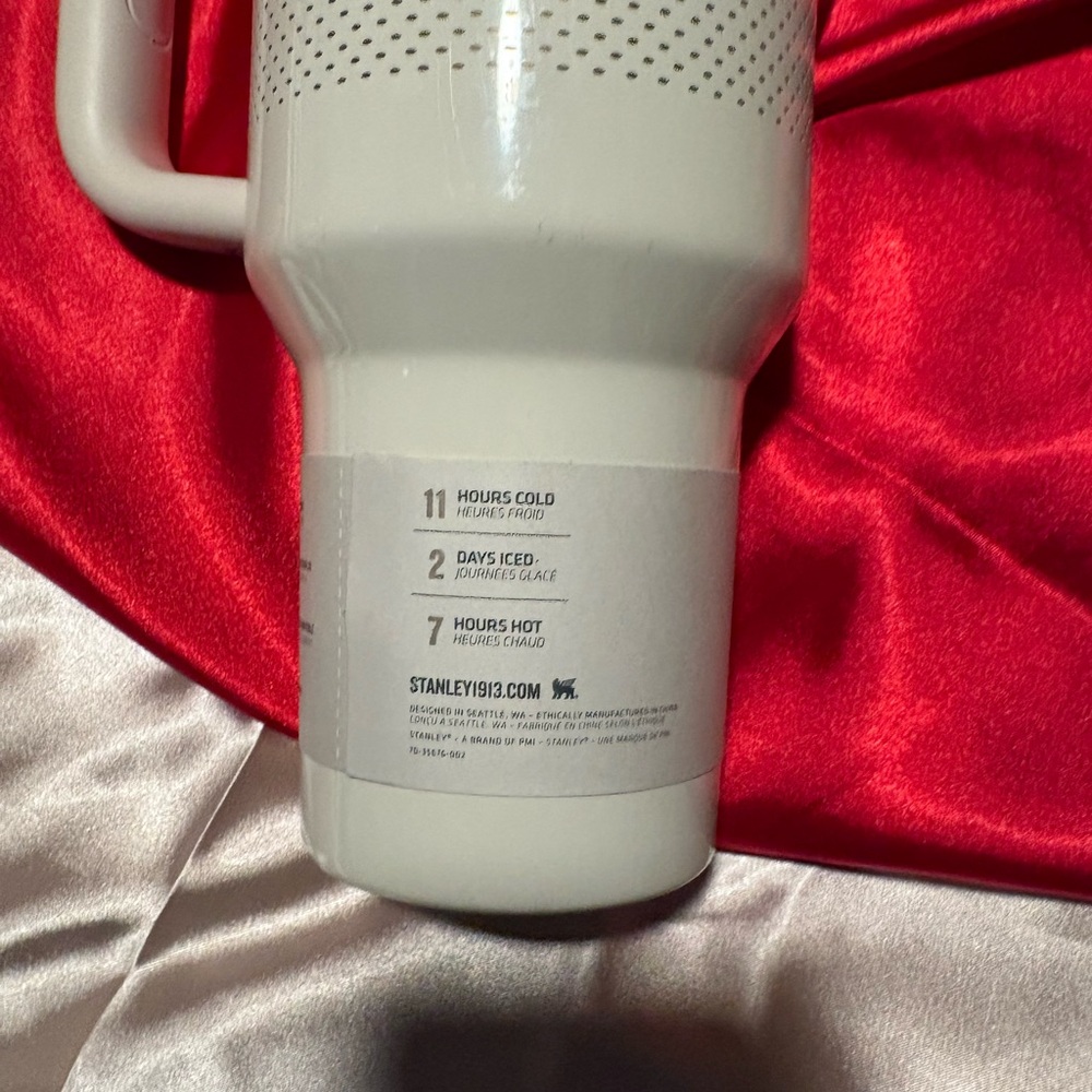 Stanley White Quencher H2.0 Tumbler 40 oz - Picture 4 of 12